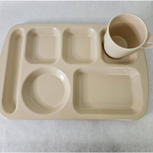 Vintage Libbey Restraware Melamine Cafeteria Trays & Mugs Set - Picture 3 of 7